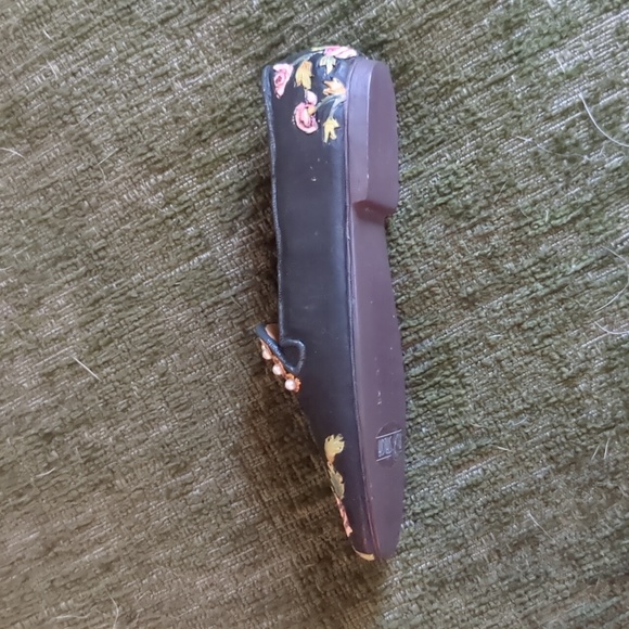 JUST THE RIGHT SHOE* collectibles 3 authentic and 2 NOSTALGIA* pieces. - Picture 17 of 17